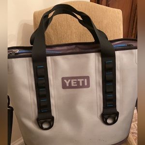 RARE Yetti Hopper 30 Fog Gray / Tahoe Blue Soft Side Cooler Bag